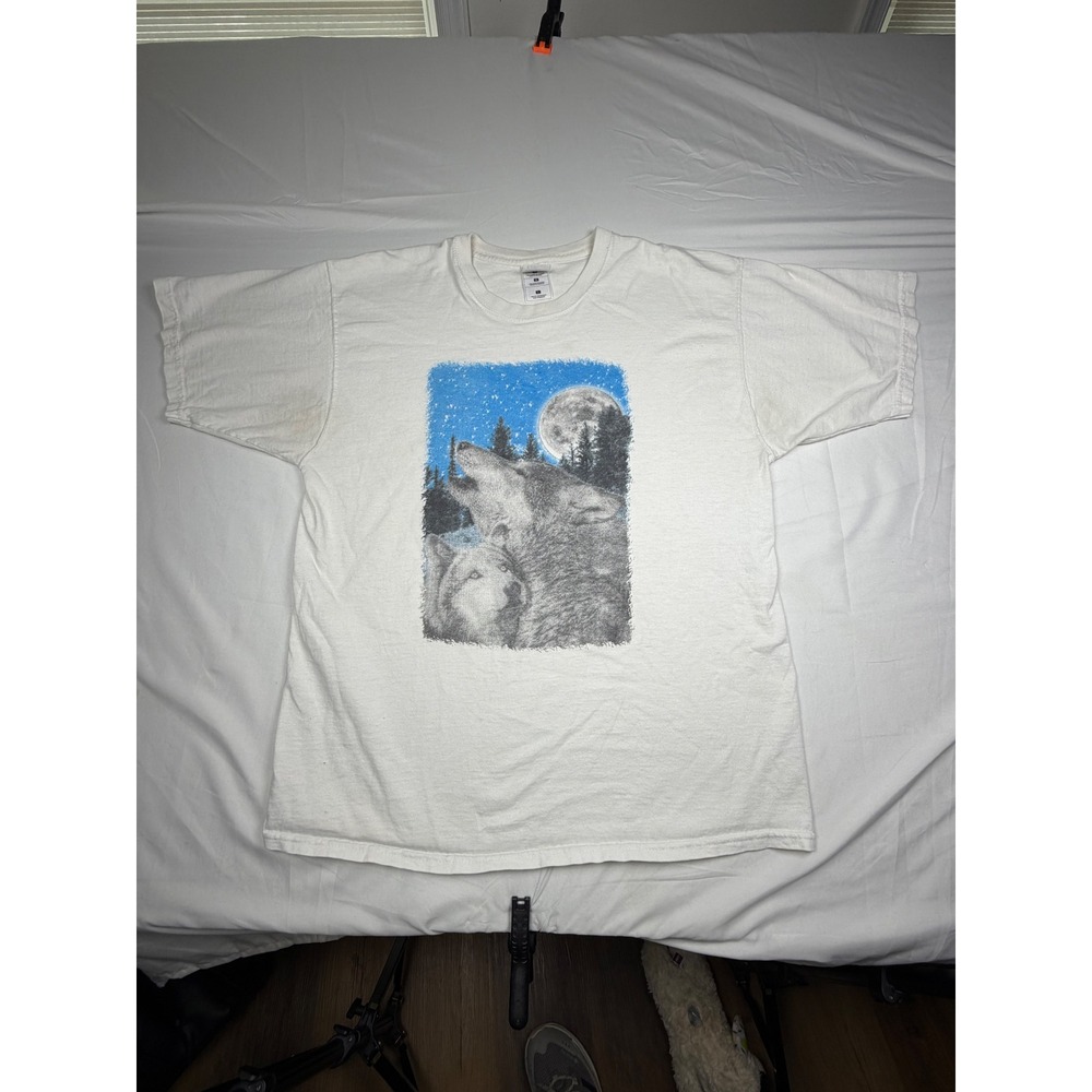 Vintage Fruit of the Loom Lofteez Wolf Howling Moon T-Shirt White Large
